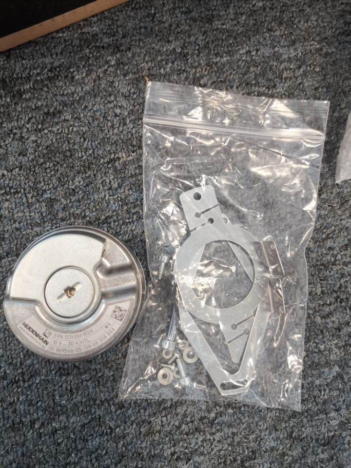 HEIDENHAIN 编码器 606688-01 EQN 1035 512 1SS08-C4