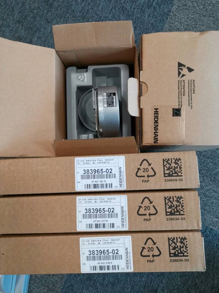 HEIDENHAIN 编码器 1353118-17 ROQ 425 512 01 -E0